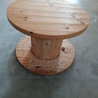 Tavolino rotondo in legno industrial / bobina cavi