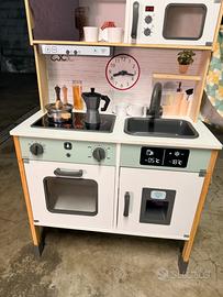 Cucina giocattolo più carrozzina