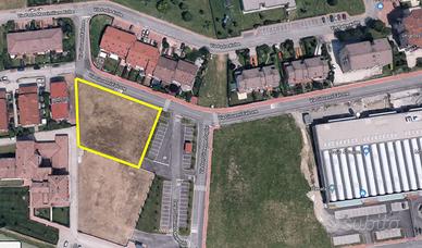 Lotto edificabile ad uso commerciale da privato