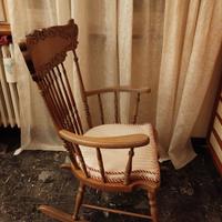 sedia a dondolo intarsiata 