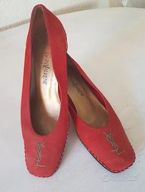 scarpe rosse in camoscio