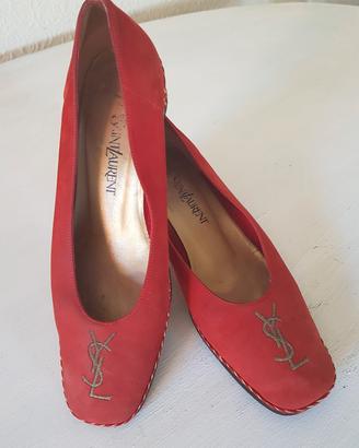 scarpe rosse in camoscio