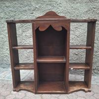 Antico pensile a vista in legno