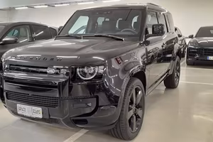 Land Rover Defender D200 AWD Auto 110 X-Dynam...