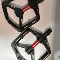 pedali bici universali con filettatura opposta 