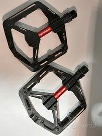 pedali bici universali con filettatura opposta 