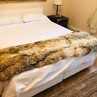 Magnifica coperta di pelliccia di lupo vintage