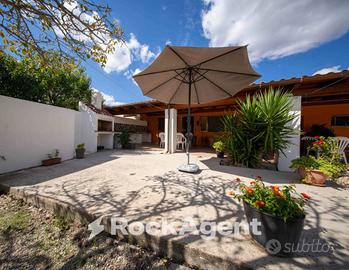 CASA INDIPENDENTE CON AMPIE VERANDE E TERRENO TOTT