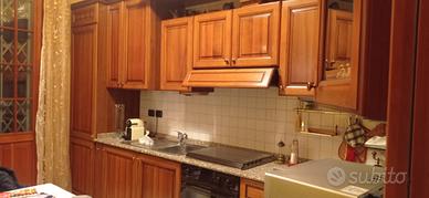 cucina ad angolocompleta di elettrodomestici