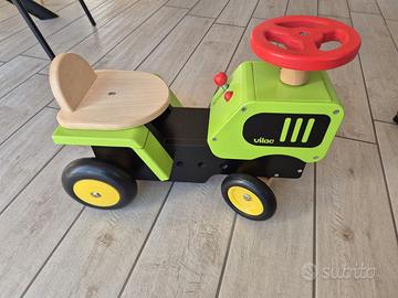 Trattore cavalcabile in legno Vilac bambino 1-3 an