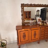 Credenza con specchiera e vetrina in legno