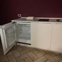 Mobile cucina con frigo e lavabo