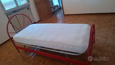 letto singolo con materasso