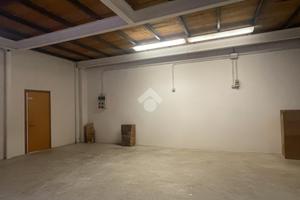 MAGAZZINO A OZZANO DELL'EMILIA