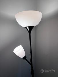 Lampada da terra con doppia luce