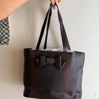 Borsa shopper in pelle effetto pitonato con fiocco