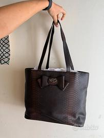 Borsa shopper in pelle effetto pitonato con fiocco