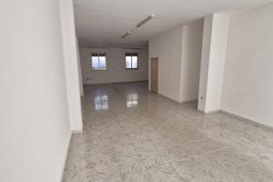 Piano terra per uffici o attività commerciale