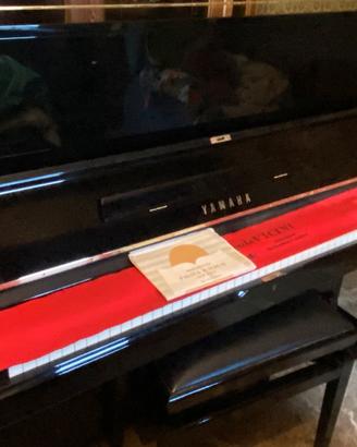 Pianoforte YAMAHA verticale