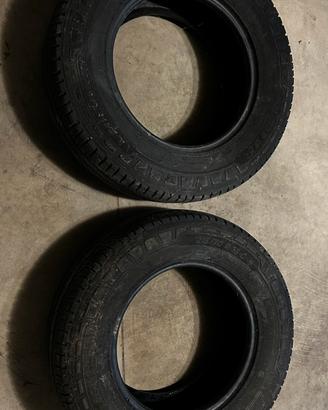 2 pneumatici per furgoni/camper 215/70 r15 C