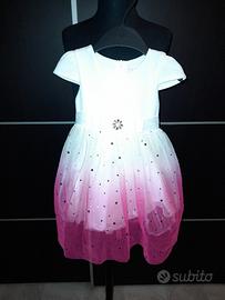 elegante vestito con tulle e gioiello centrale 