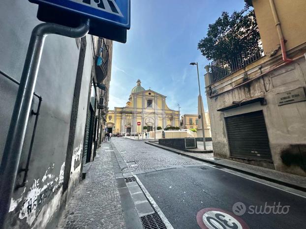 NEGOZIO A NAPOLI