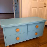 Cassettiera 4 cassetti profondi.