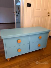 Cassettiera 4 cassetti profondi.