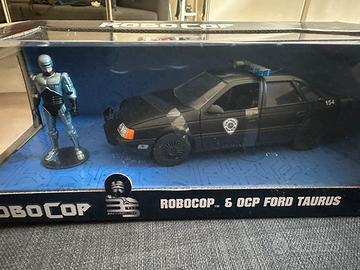 Robocop e Ford  Taurus scala 1/24  set nuovo bello