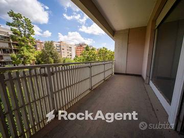 LUMINOSO APPARTAMENTO IN CENTRO CON TERRAZZO SUL V