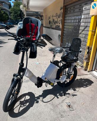 Bicicletta elettrica con accelleratore bici Nuova
