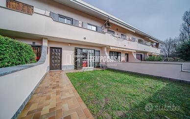 VARALLO POMBIA - VILLA A SCHIERA CON GIARDINO