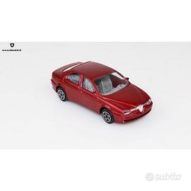 Alfa Romeo 156 1/43 Burago rossa
