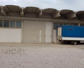 Capannone magazzino deposito 330 mq altivole