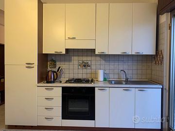 Cucina lineare con elettrodomestici 2,80mt