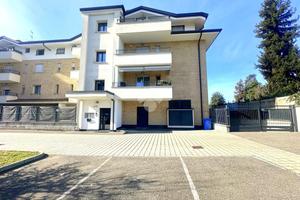 2 LOCALI A CARONNO PERTUSELLA