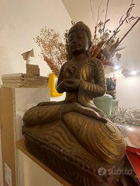 Statua Buddha seduto in pietra rifinitura col. Oro