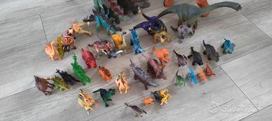 dinosauri giocattolo 