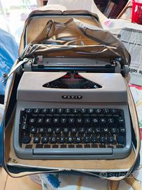 Macchina da scrivere portatile anni 60 Facit