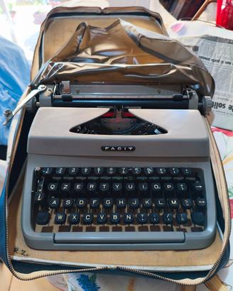 Macchina da scrivere portatile anni 60 Facit