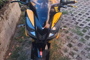 moto aprilia tuono v4 1000 aprc