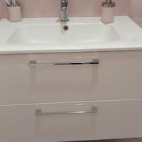 Mobile bagno sospeso con cassettoni