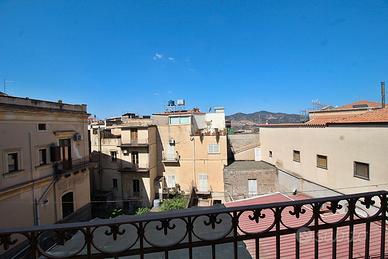 Casa Indipendente con 2 terrazze a Bronte centro