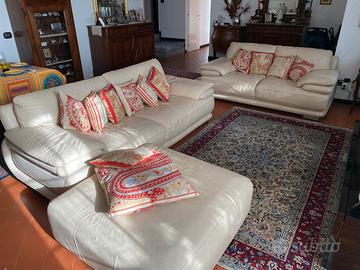 Coppia di Divani in pelle chateau d'ax con pouf