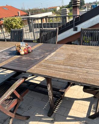 Tavolo allung. e sei sedie piegh. da sistemare