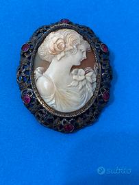 Vecchia spilla cammeo conchiglia oro e argento