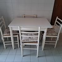 tavolo cucina  allungabile + 4 sedie 