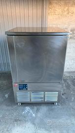 Abbattitore professionale 8 teglie LAINOX