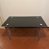 Tavolo scrivania in vetro scuro