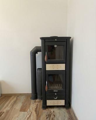 Stufa a legna verticale  con forno e ceramica